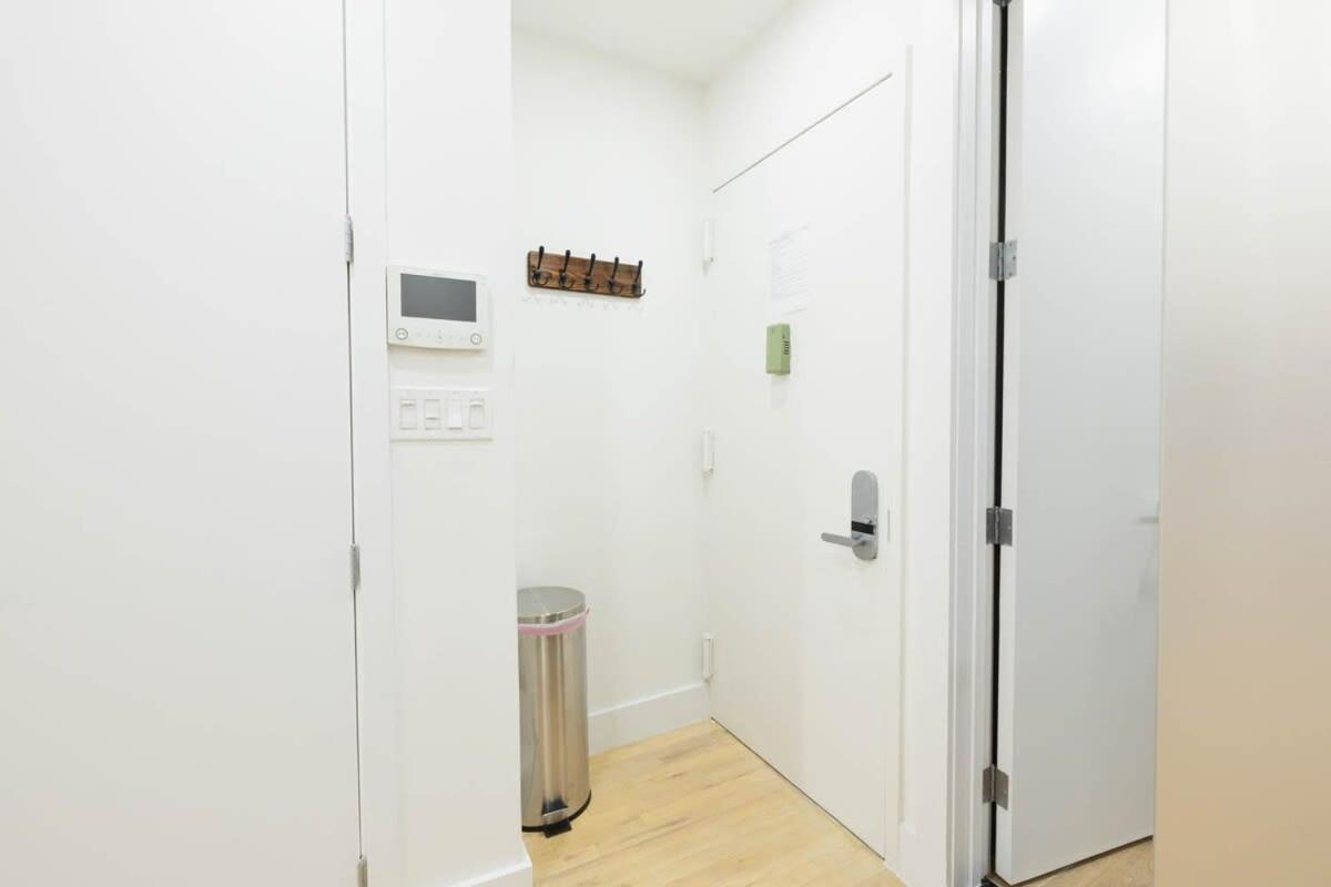 1597-1 Large In The Unit Prime Ues Nova York